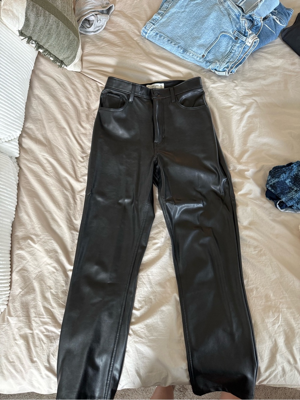 Abercrombie & Fitch Black 90s straight Faux Leather Pants CURVE LOVE
